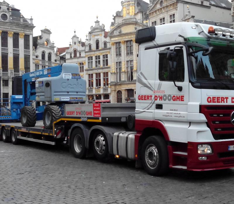 Vervoer van zelfrijdende machines door Geert D'Hooge Services